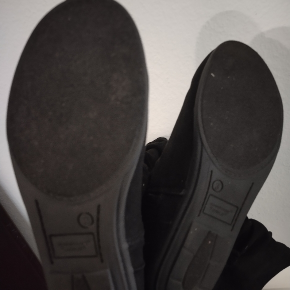 GIRLS BOOTS JUST IN TIME FOR WINTER - Picture 4 of 6